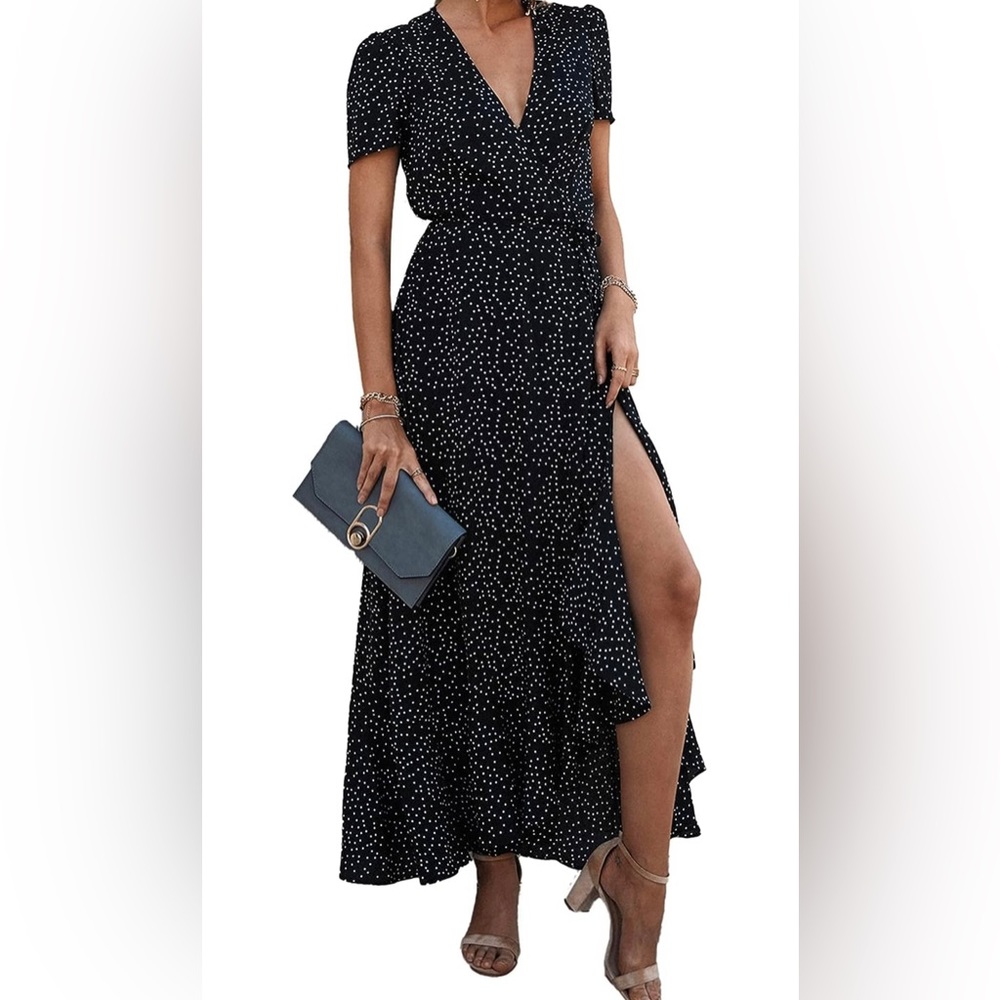 Pretty Garden🌹🌸 black and white polka dot wrap dress. Size XL.